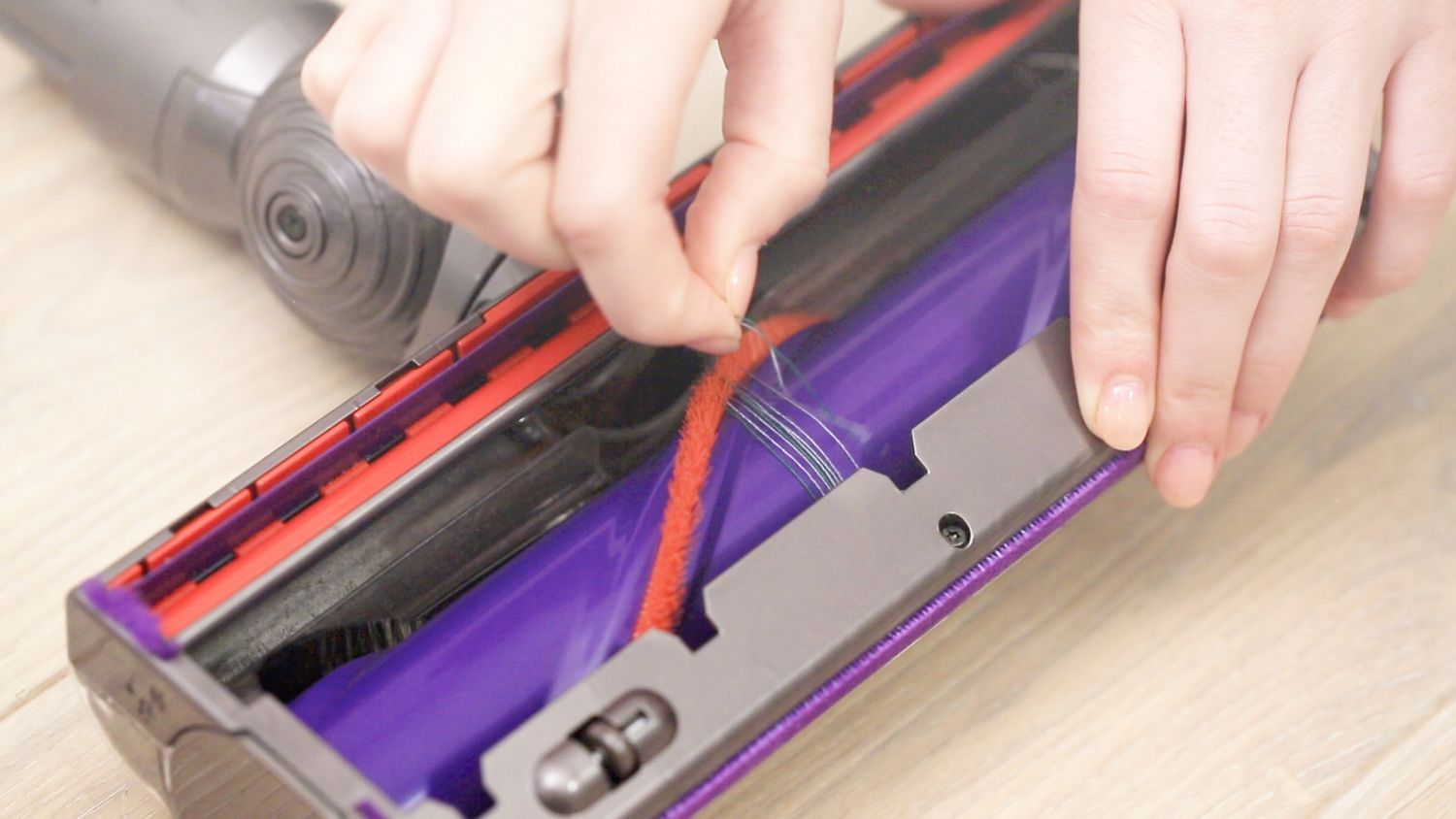 Faire jouer la vidéo. Comment entretenir votre appareil Dyson.